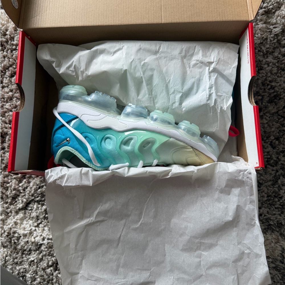 Womens Nike Air VaporMax Plus  Mint / Seafoam brand new